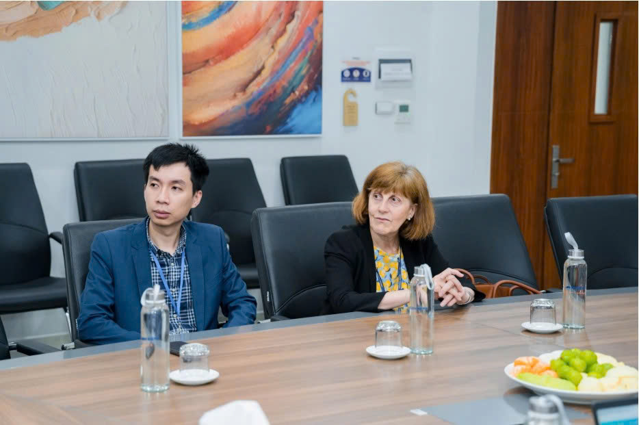 Representatives of the Spanish Ministry of Education at the working session with Phenikaa School.